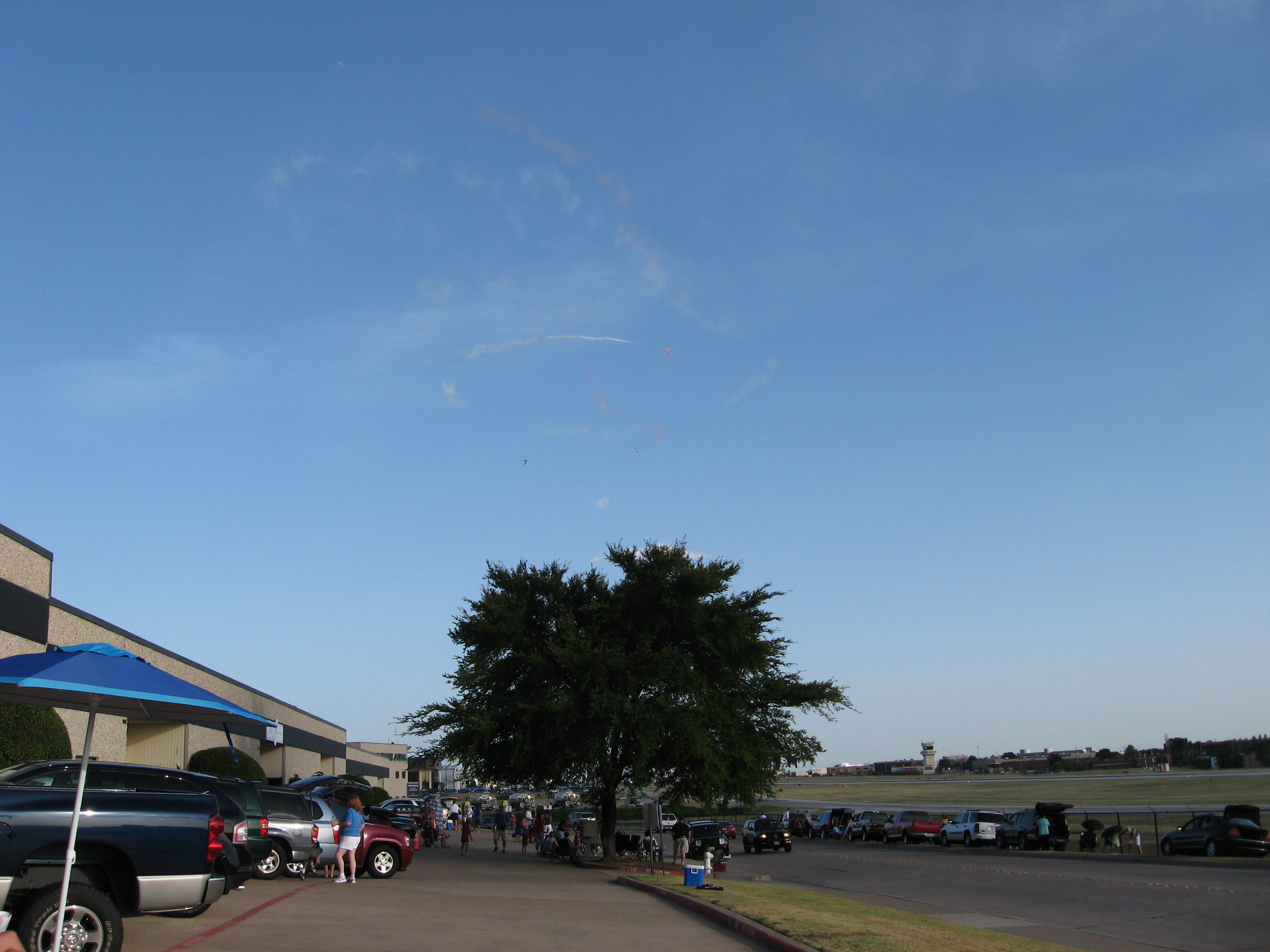 3049x2280 pixels (1,387K)